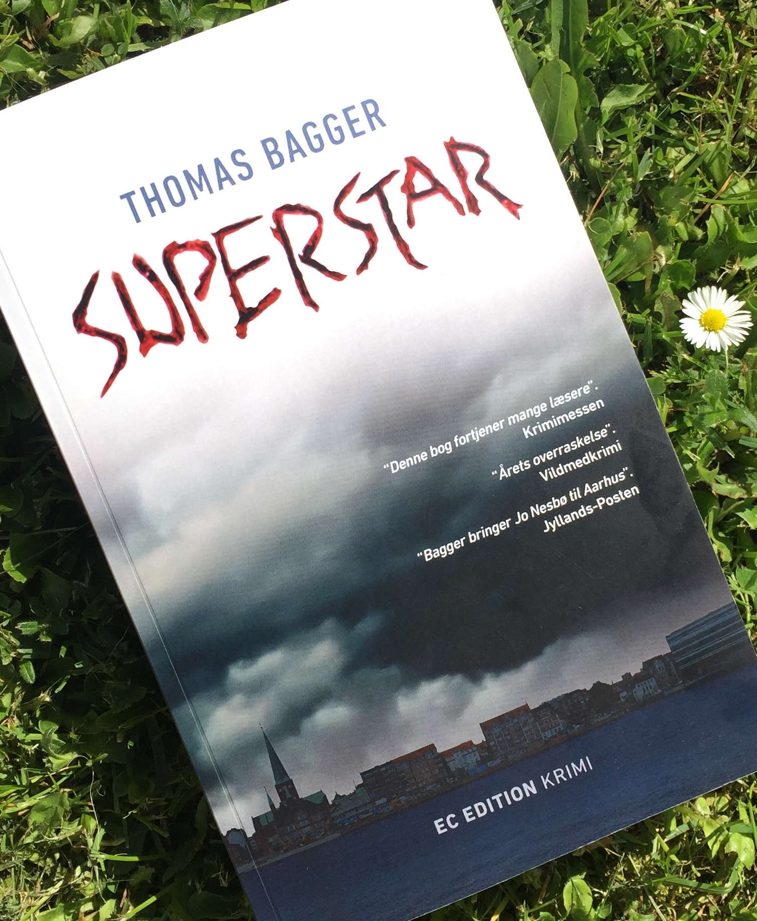 Thomas Bagger Superstar, Superstar, Thomas Bagger, Anmeldelse af Superstar af Thomas Bagger, Anmeldelse, Krumme anmelder, Krimi, EC Edition,