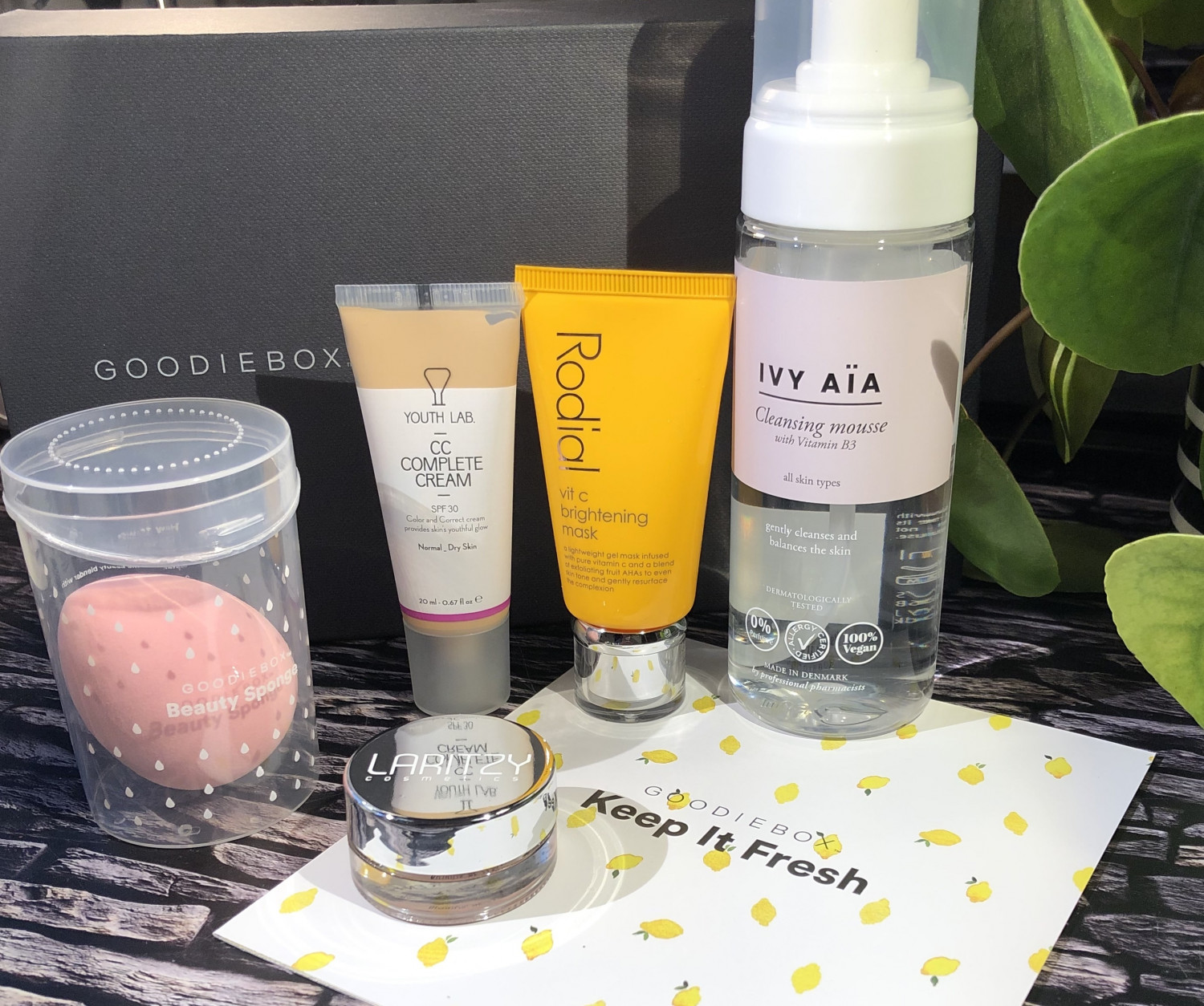 Goodiebox, Goodieboxdk, Goodiebox Danmark, Goodiebox Denmark, Krummes Krumelurer, Krummeskrummelurer, Anmeldelse, Goodiebox Beauty Blender, Youth Lab, CC Complete Cream, Rodial Vit C. Brightening Mask, Ivy Aïa Cleansing Mousse With Vitain B3, Laritzy Cosmetics, Keep It Fresh,