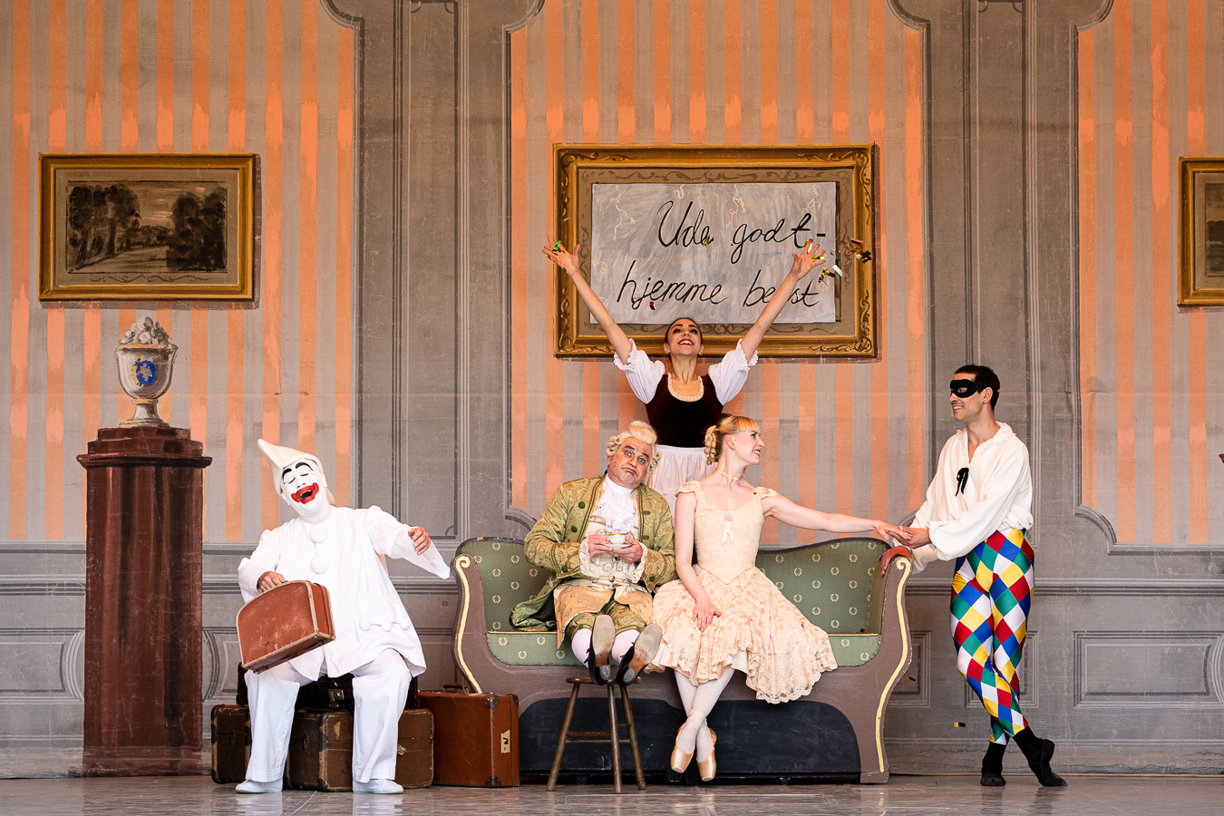 ude godt hjemme bedst - Pantomimeteatret i Tivoli