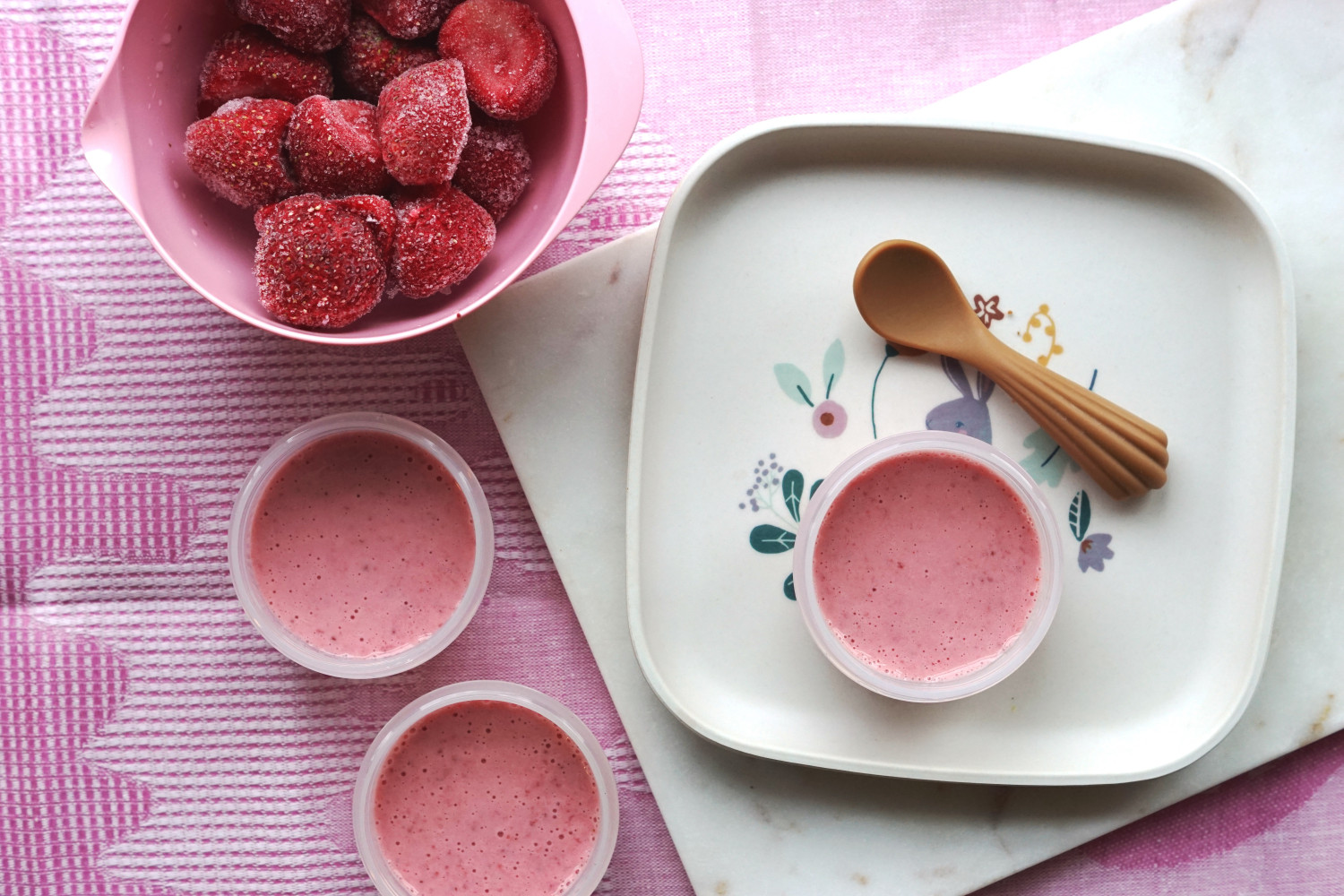 Yoghurt-smoothie m. jordbær (+9 mdr.) | Babymad | Forstadsmor