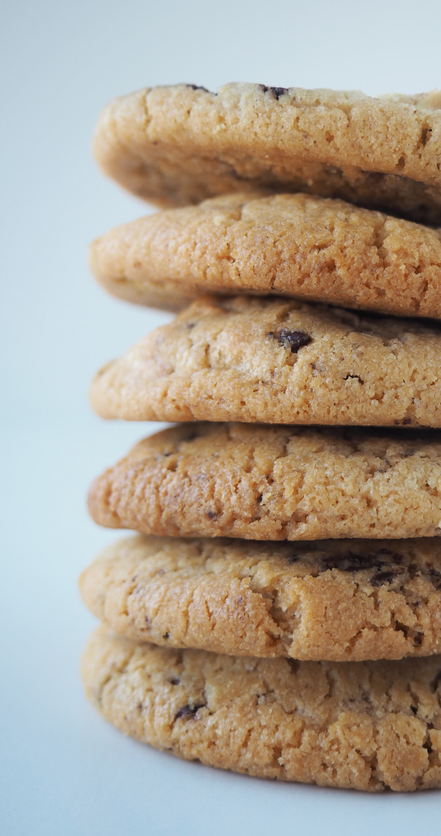Peanutbutter Cookies - Cookies med peanutbutter, peanuts og mørk chokolade af Rebekka Mikkelsen