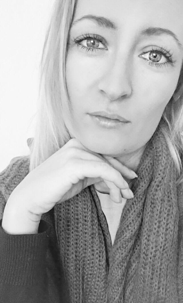 Mette Nørgaard, 35 år Stifter og leder af Invicto.dk der er et onlinenetværk for ofre for forbrydelser og voldsomme hændelser. Derudover også stifter af det helt nye New Story hvor hun igennem foredrag og blogs inspirerer mennesker til at finde deres indre styrke til at komme igennem svære tider.