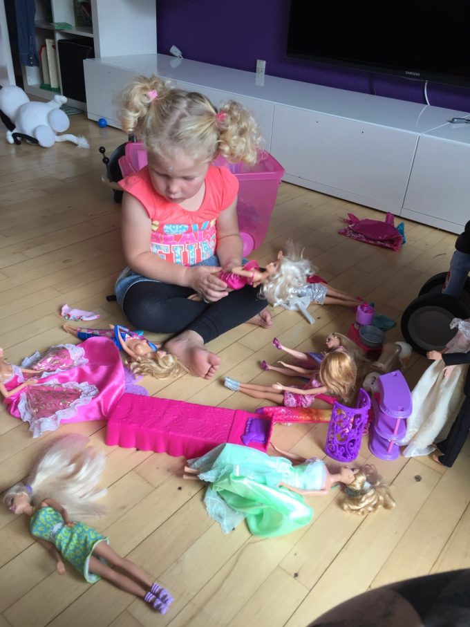 O og hendes Barbie-samling