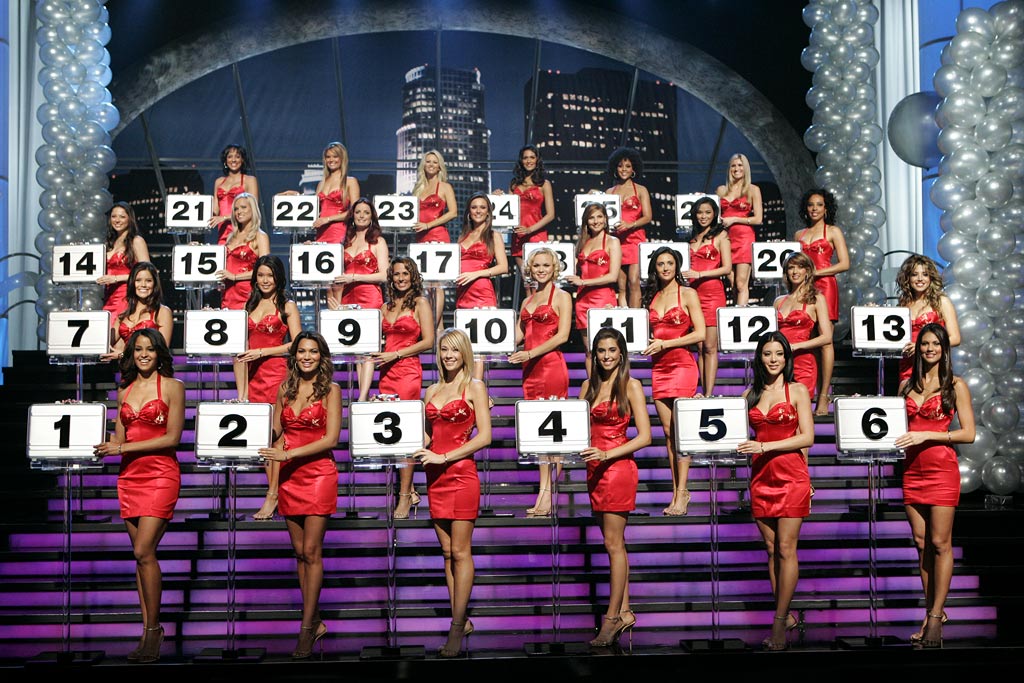 DEAL OR NO DEAL -- Episode 262 -- Pictured: Suitcase Models -- NBC Photo: Trae Patton