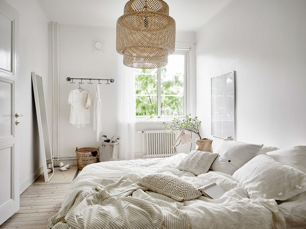 Light-Scandinavian-style-bedroom