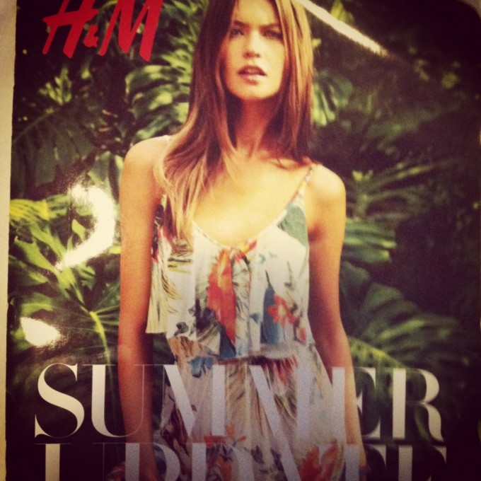 Summer update kataloget fra H&M kom lige ind ad døren i dag, og hvor er der bare meget jeg godt kunne tænke mig! :-(((