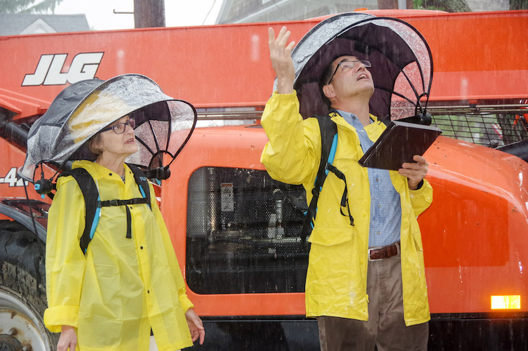 Håndfri paraply kan blive sommerens hit | Gadgets og ure | Leifshows