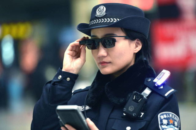 Her er fremtidens politi-briller | Teknologi | Leifshows