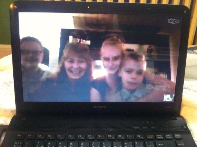 Skype med min dejlige far, mor, søster og bror. 