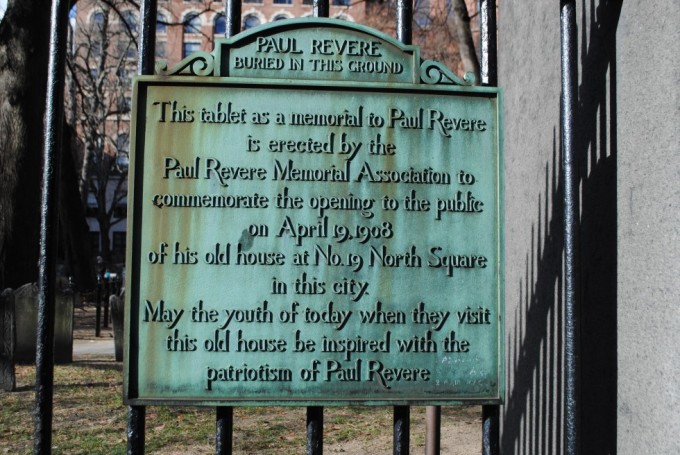 Granary Burial Ground fra 1660. En kirkegård hvor blandt andre Paul Revere ligger begravet. Han er kendt for sit engagement under den Amerikanske Revolution og Boston Tea-party. 