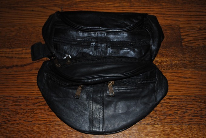 Ønskede mig en bæltetaske og fik to - hvor heldig har man lige lov at være ;-)? Den nederste er fra min søster og den øverste er fra mine veninder. 