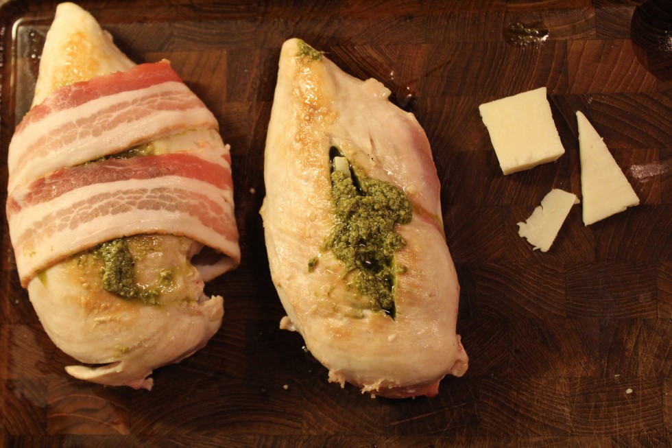 Ovnbagt kylling med bacon, pesto og parmesan | Ingen kategori |  paleolicious blog