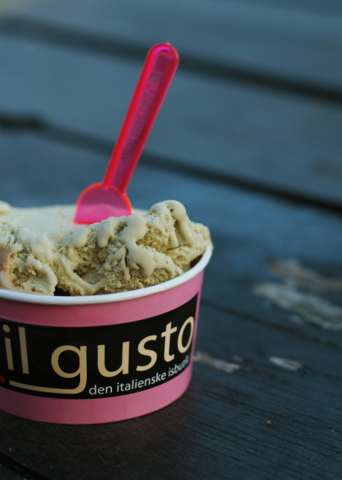  photo weekend-il-gusto-pistacie-is-god-italiensk-ice-cream-gelato-odense-i-guide-sommer-ferie_zpsl0lu4lvc.jpg