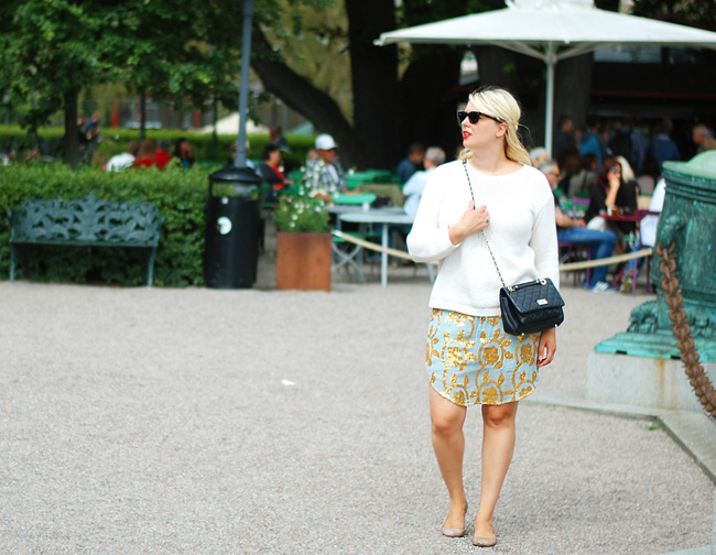  photo outfit-stockholm-miss-jeanett-blogger-fra-danmark-ferie-med-barn-i-ganni-gardenia-skirt-nederdel-mbym-strik-hvid-zalando-dkn_zps5nqzyx18.jpg