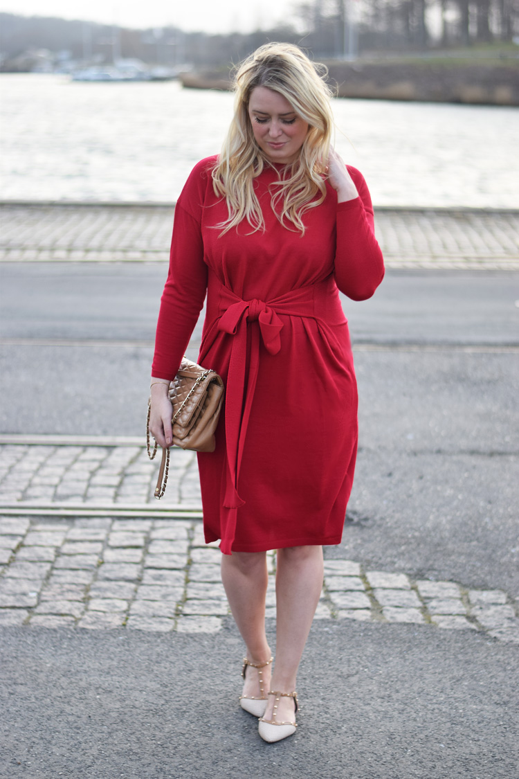 outfit-asos-roed-kjole-dress-red-knit-missjeanett-blogger-fra-odense-dune-sko-med-knitter-ala-valentino
