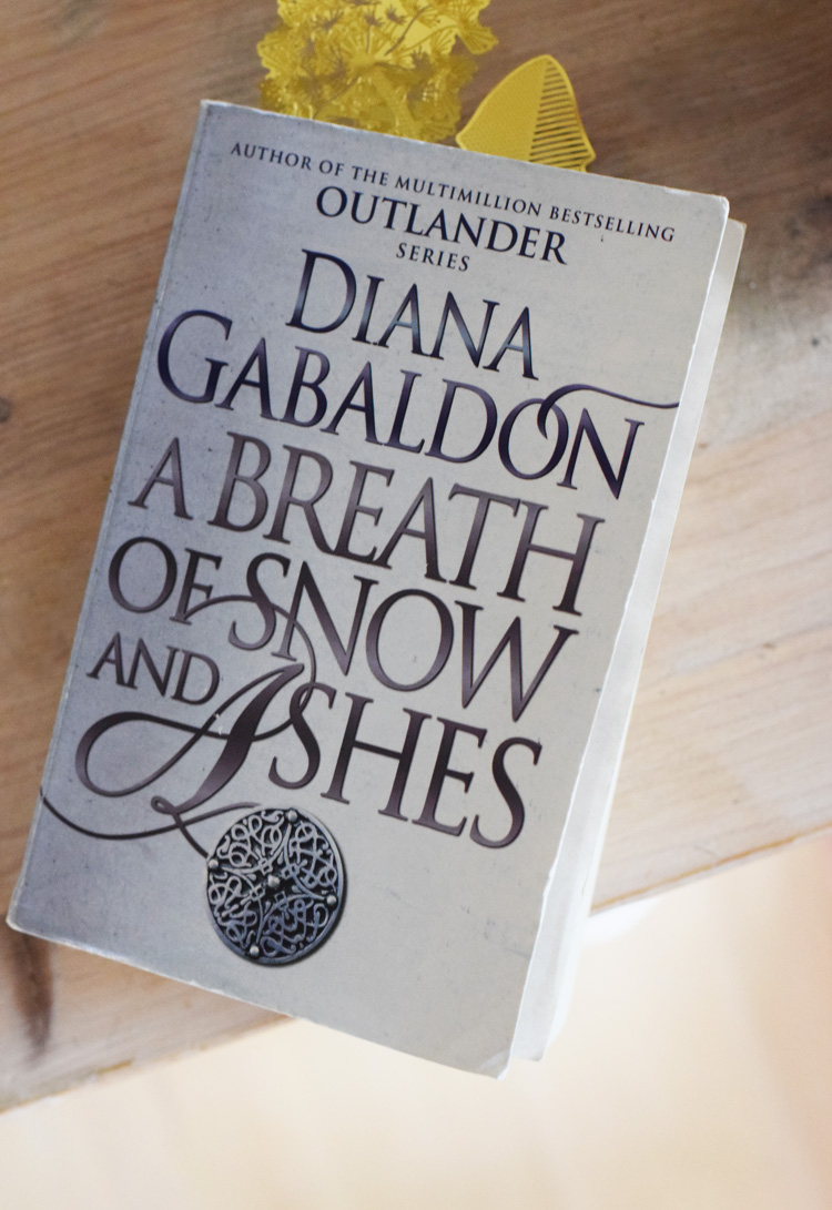 a-breath-of-snow-and-ashes-outlander-oversigt-liste-over-outlander-boeger-missjeanett-blogger-gyldendal