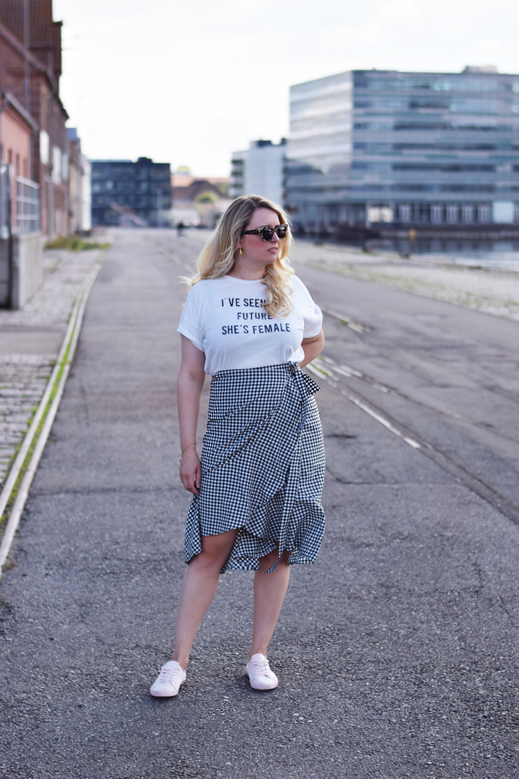 Outfit of the day #457: Den der Ellos nederdel og feminist t-shirt | ASOS |  Miss Jeanett