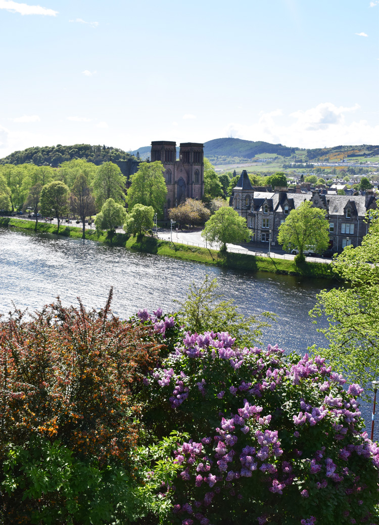 inverness-river-ness-cathedral-katedral-missjeanett-skotland-scotland-guide-rute-road-trip-spring-foraar