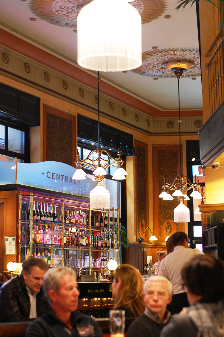 Budapest Guide - Central Café restaurant