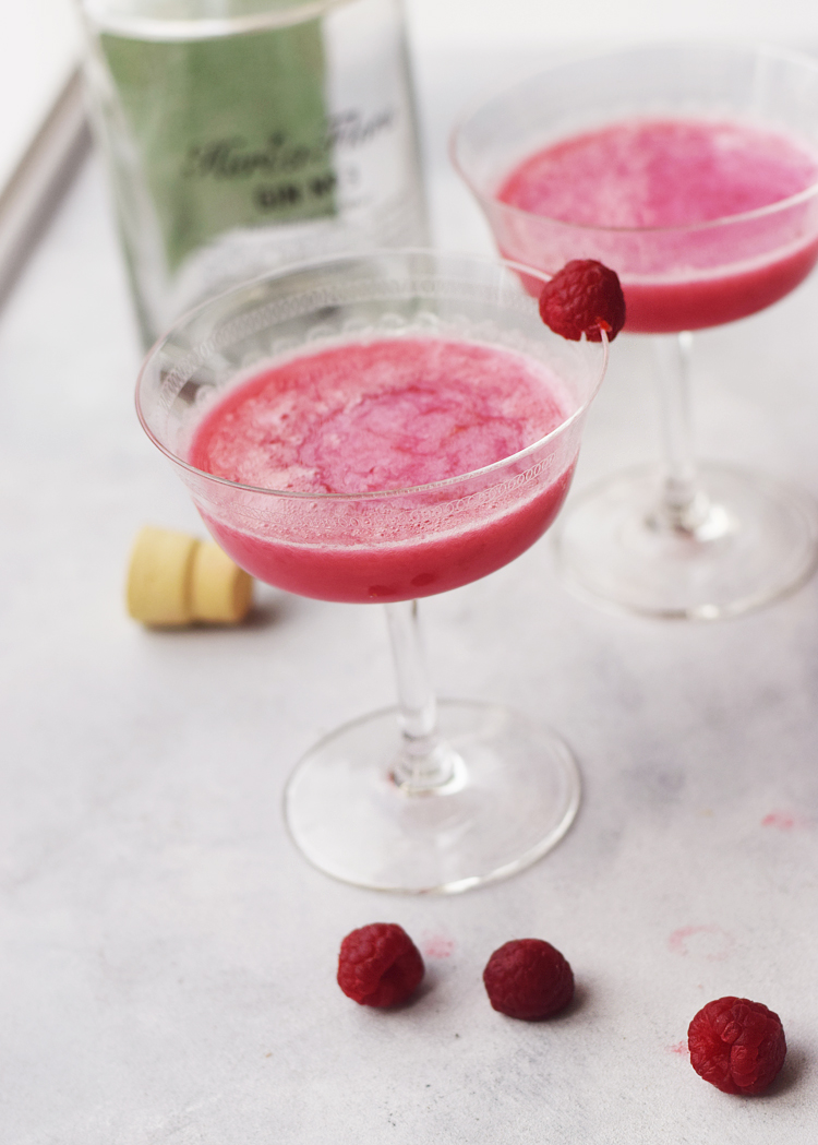raspberry clover cocktail opskrift med hindbær