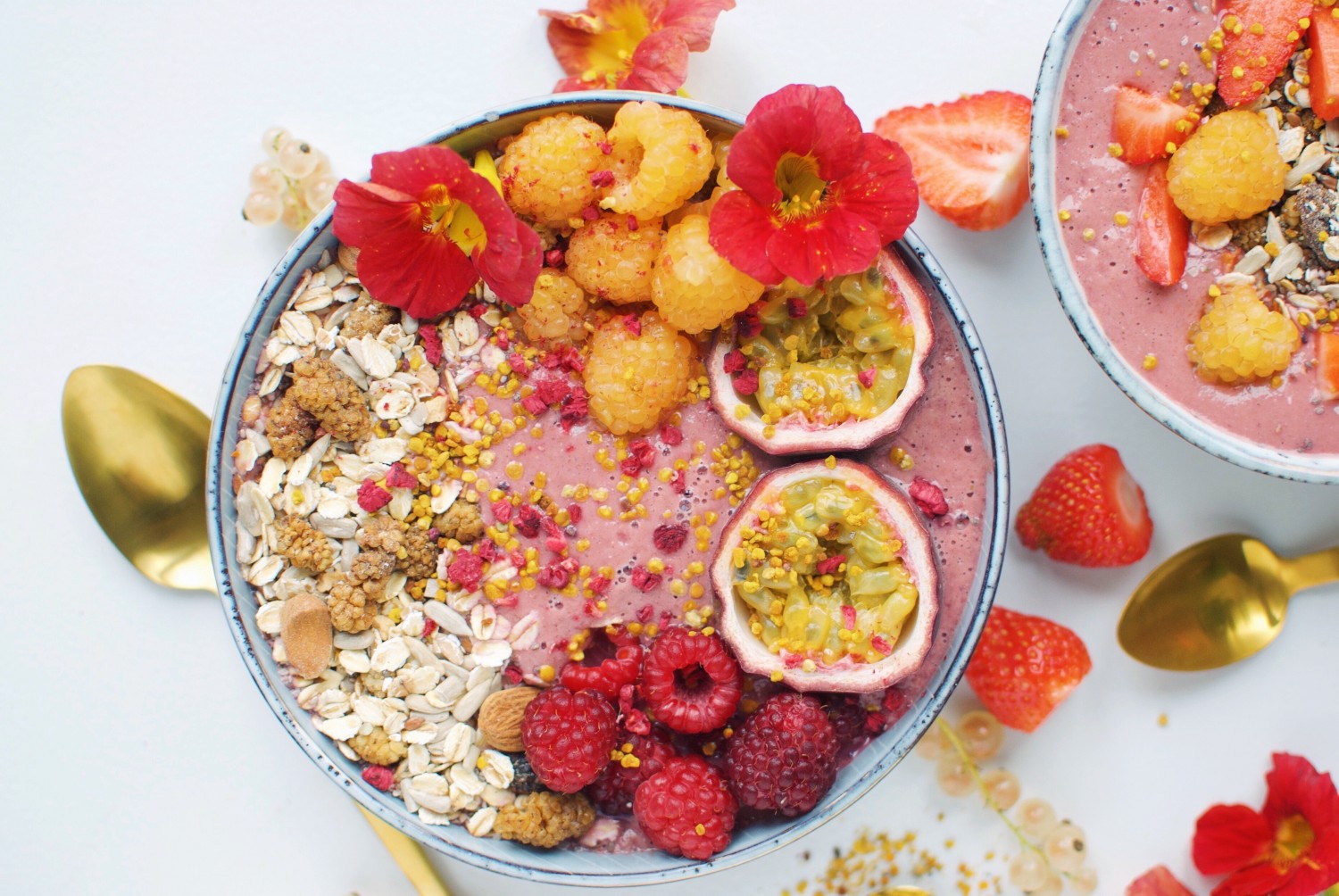 Raspberry smoothie bowls with ginger and zucchini