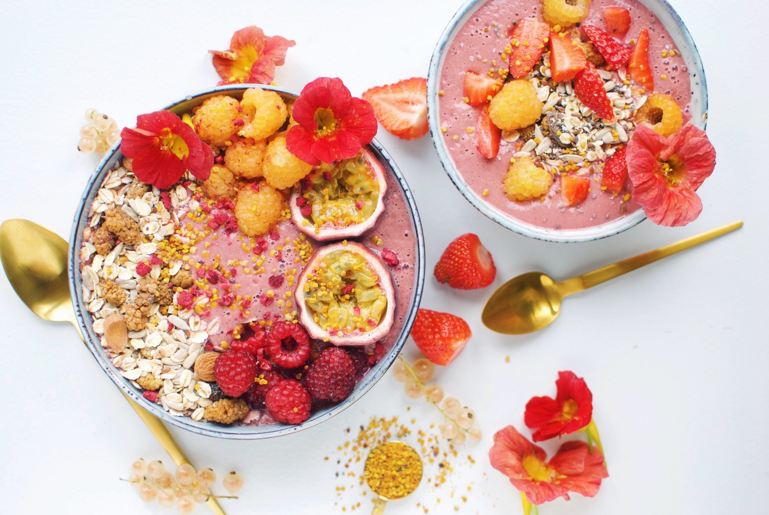 Raspberry smoothie bowls with ginger and zucchini