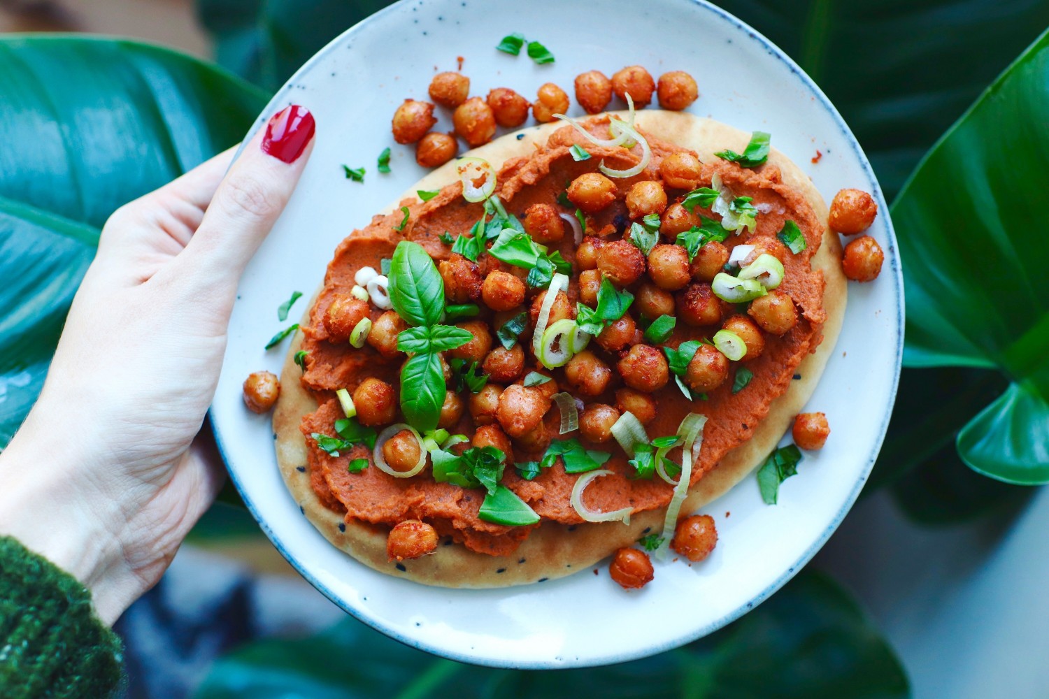 Naan bread with sun-dried tomato butterbean hummus &amp; spicy crispy chickpeas