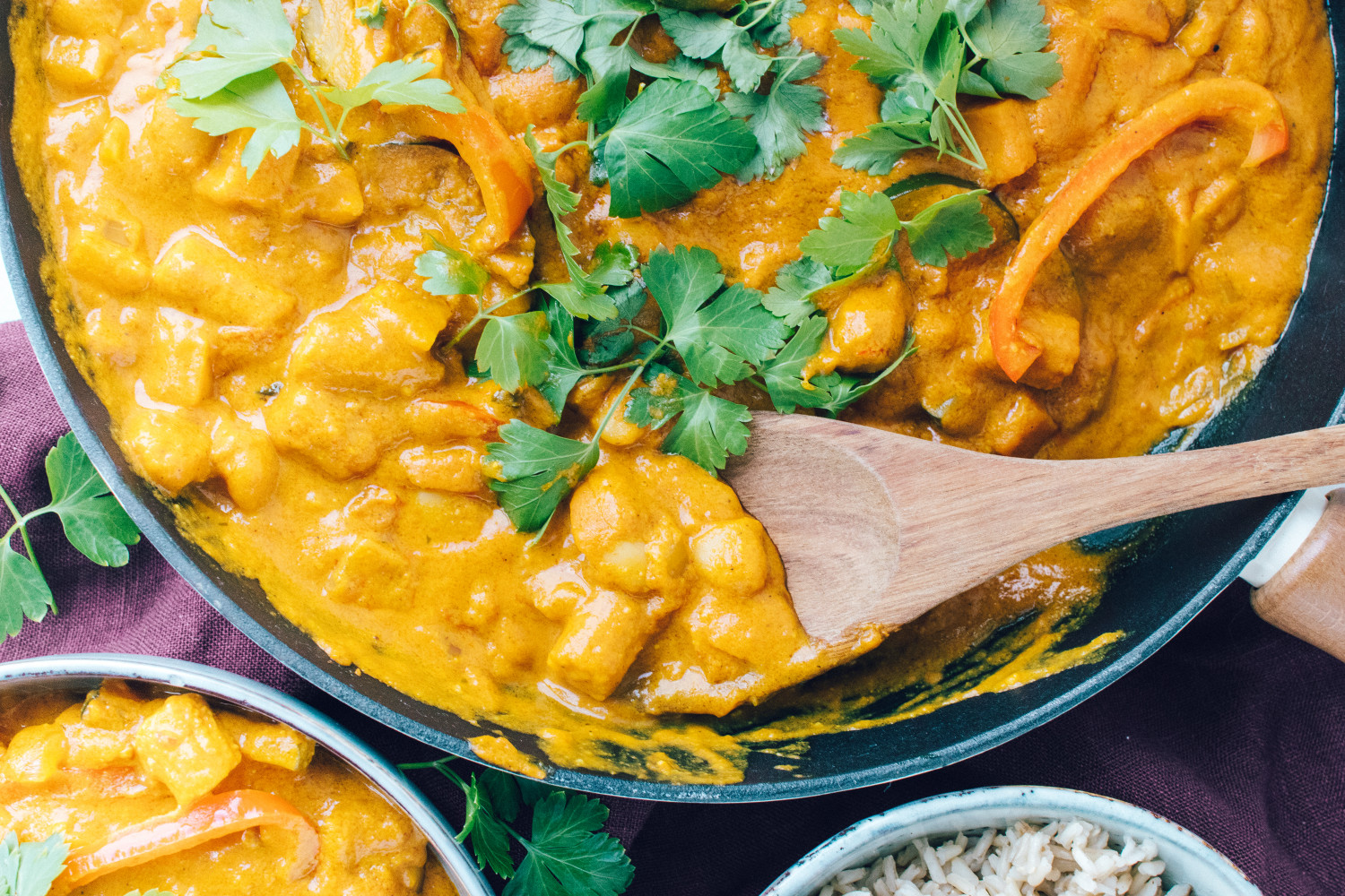 Creamy veggie curry with peanut butter and butter beans