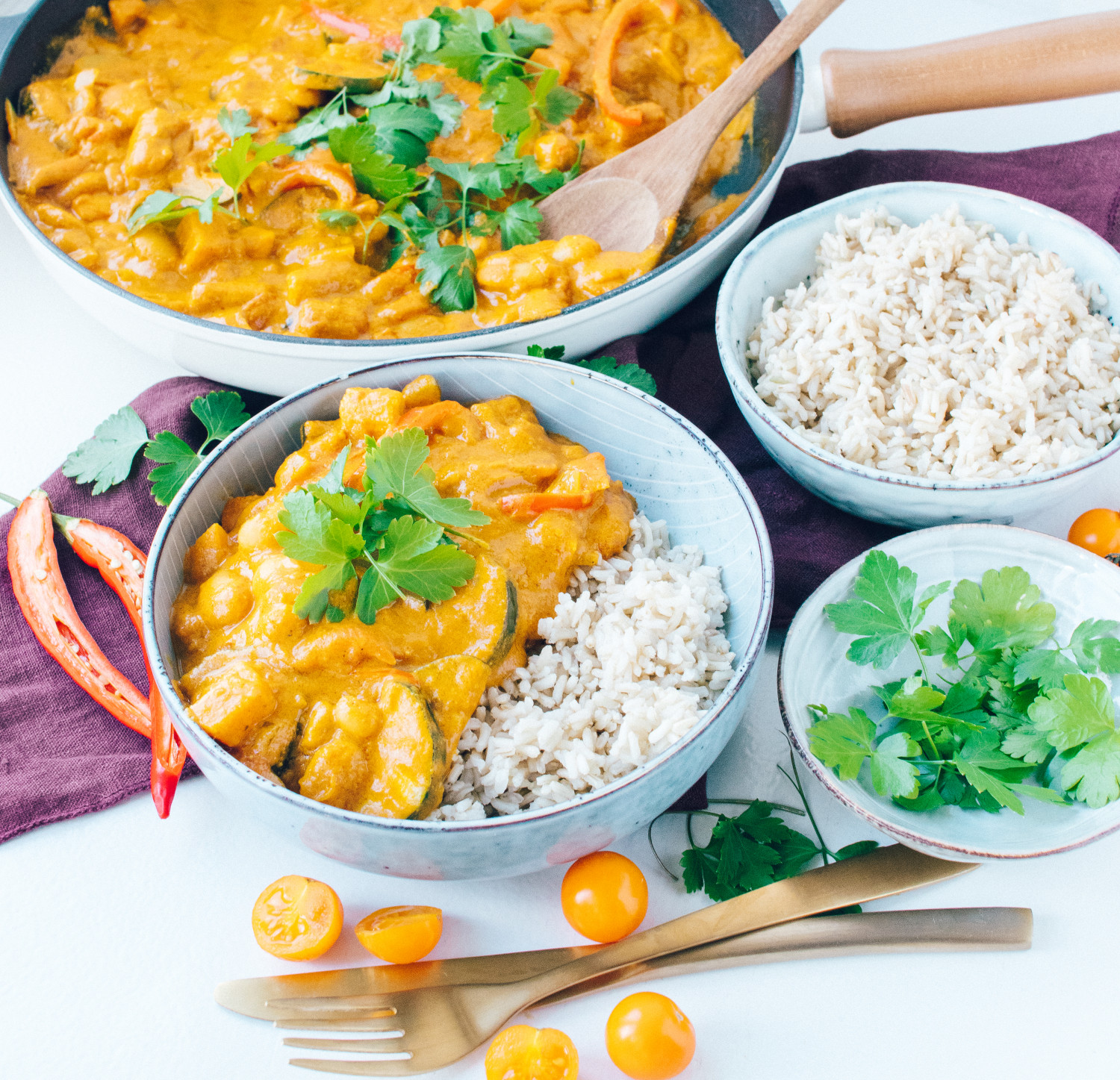 Creamy veggie curry with peanut butter and butter beans
