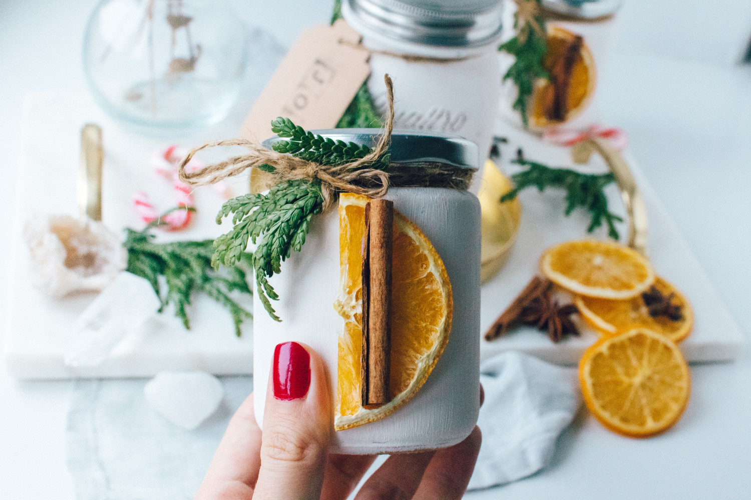 DIY // Handmade scented beeswax candles - the perfect homemade christmas present (w. video)
