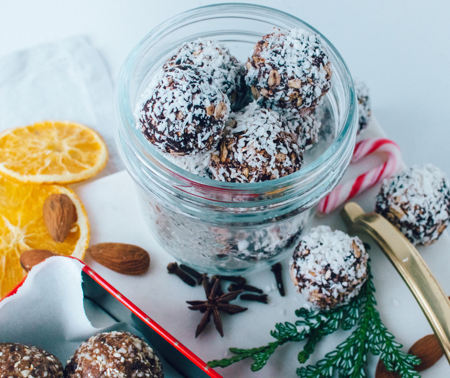 3 easy and healthy Christmas treats // Gingerbread, cacao &amp; peppermint (w. video)