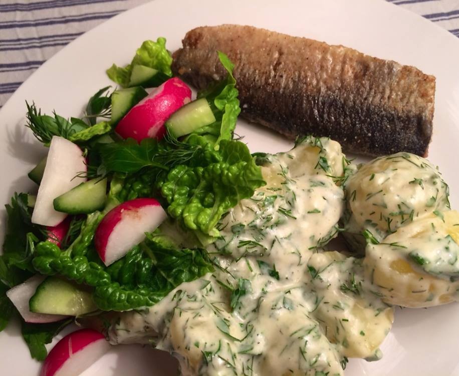 Stegte sild og flødestuvede kartofler med krydderurter | Fisk og skaldyr |  Persilles blog