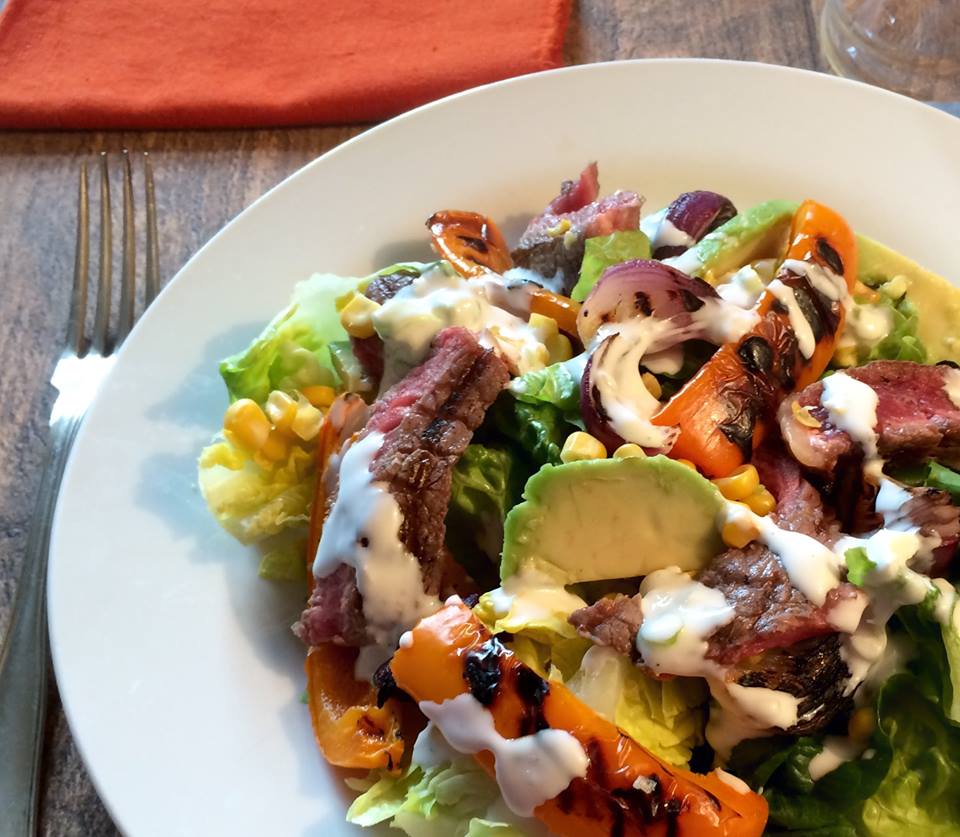 Steak-salat med grillede grøntsager og nykogte majs | Dip, dyppelse og sovs | Persilles blog