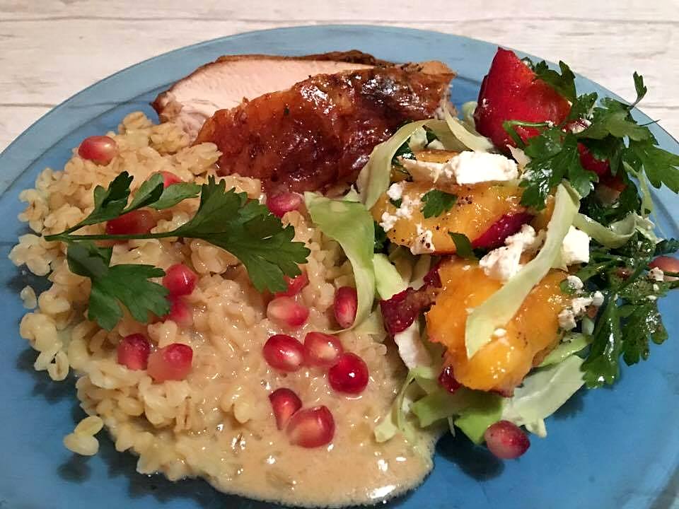 kalkun med skøn bulgur og spidskålsalat med frugt og feta | Dip, dyppelse og sovs | Persilles blog