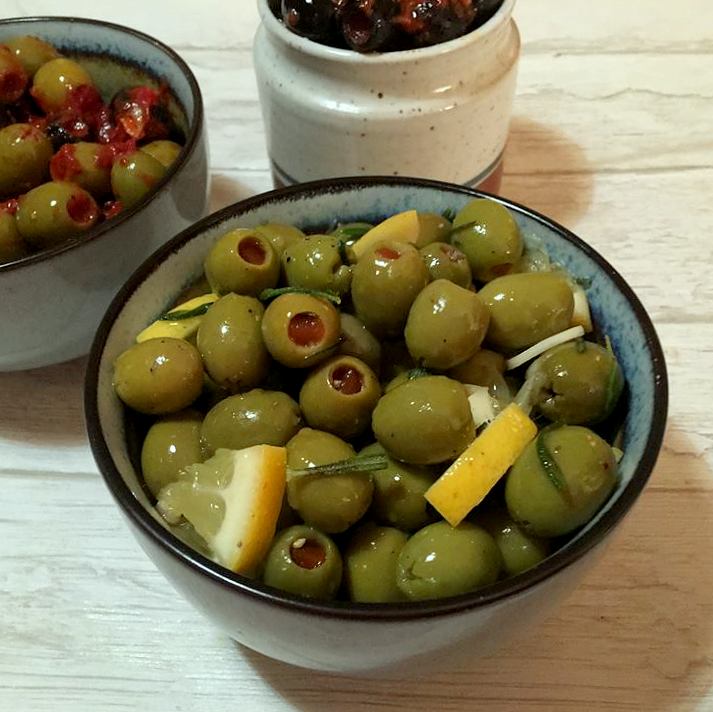 oliven-med-citron-og-rosmarin-mv