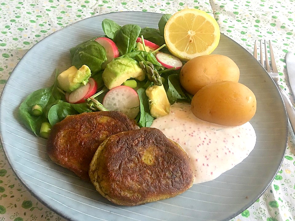 Grønne laksefrikadeller med nye kartofler, salat og kaviar/dild-dressing |  Dip, dressing, dyppelse og sovs | Persilles blog