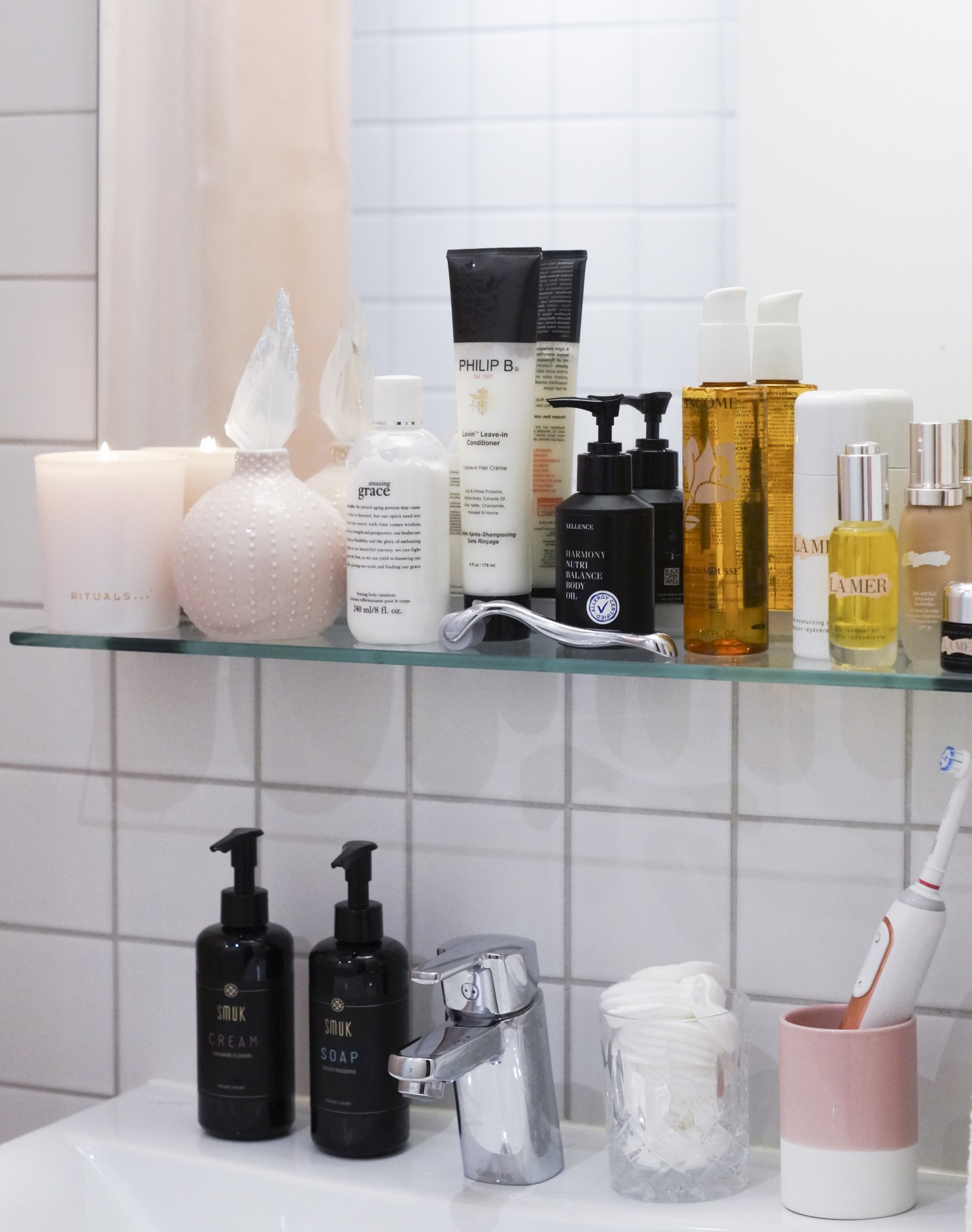 Bathroom shelf | Camilla Nørgaard
