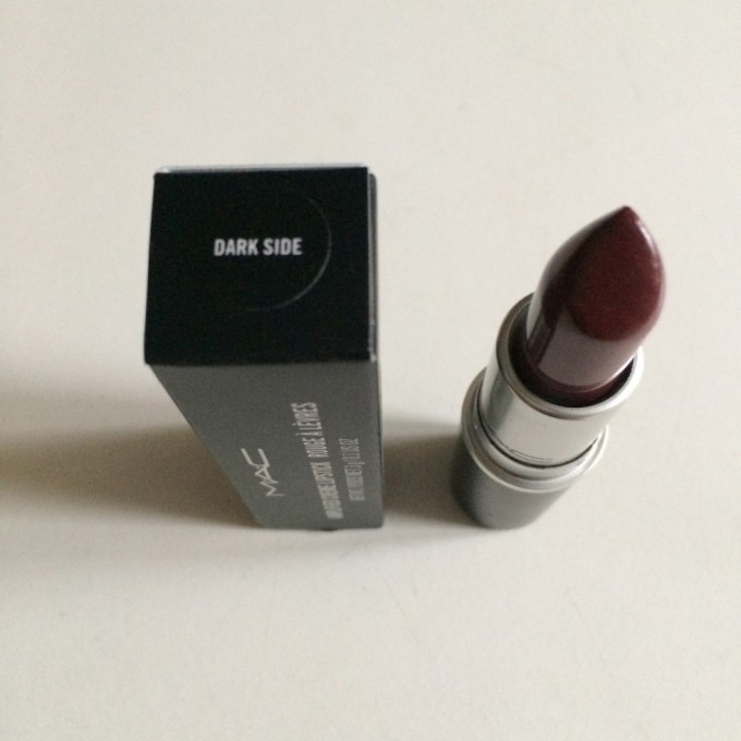 I wanted this lipstick from MAC for long! And it's currently my favorite for W14/15. 