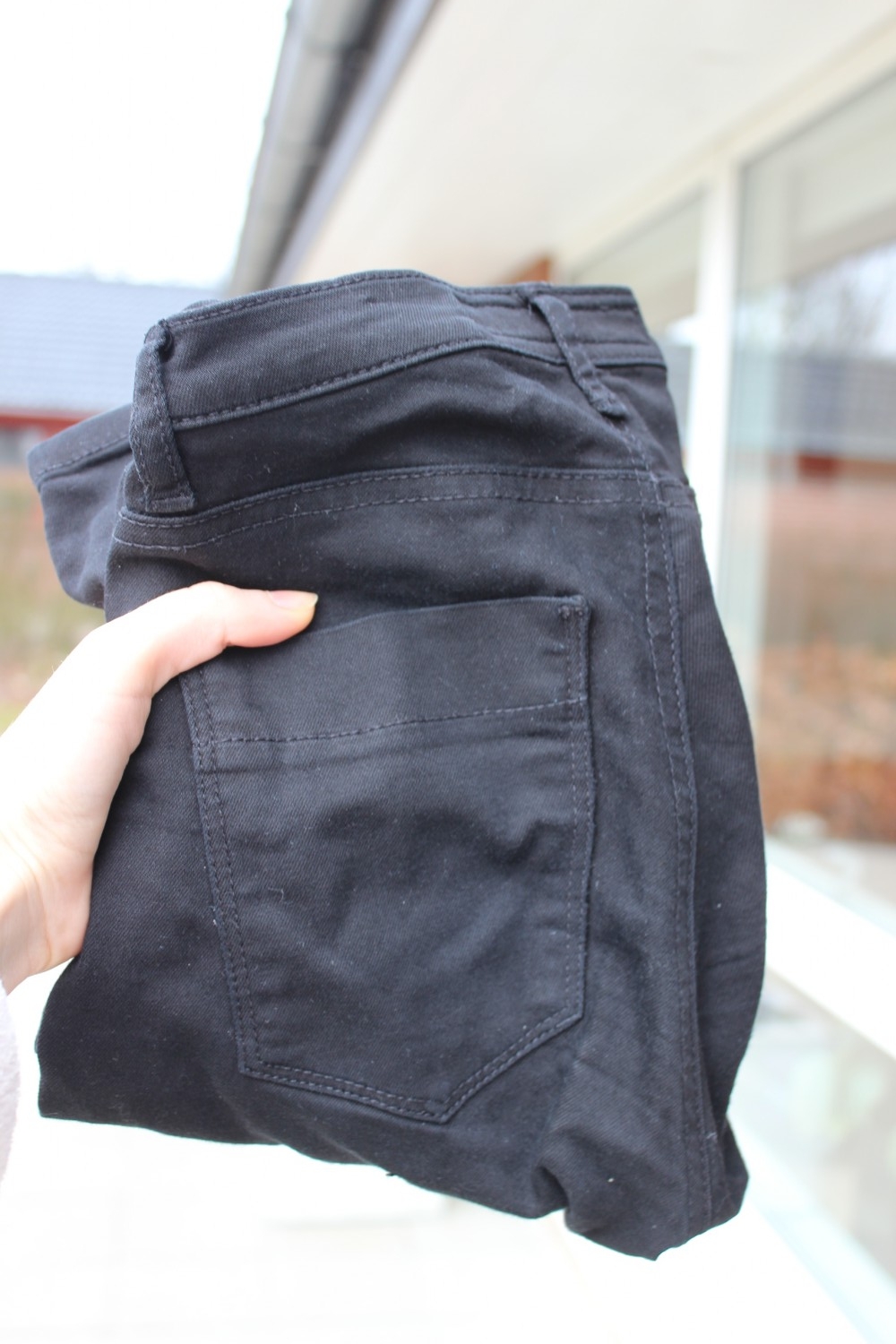 DIY Farv selv dine slide sorte jeans DIY | SineOpauka