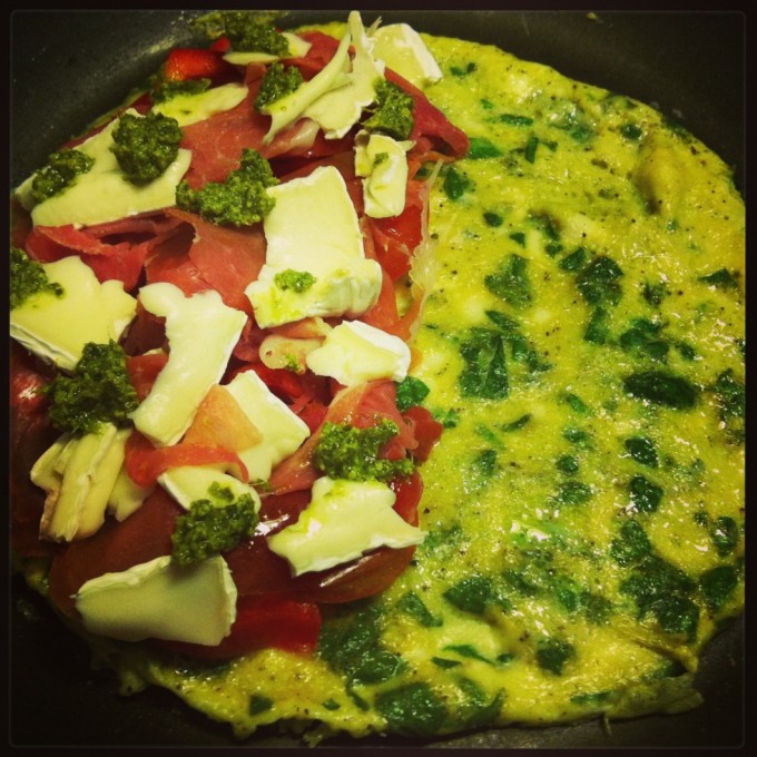 omelet med pesto