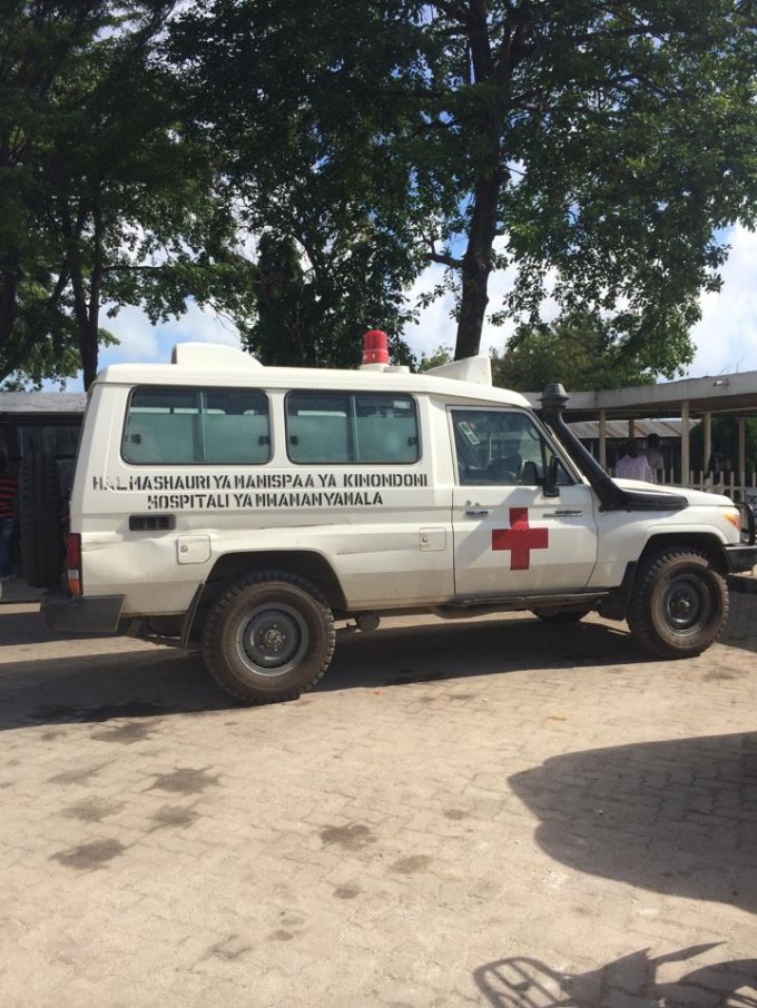 En lille ambulance i Dar es Salaam