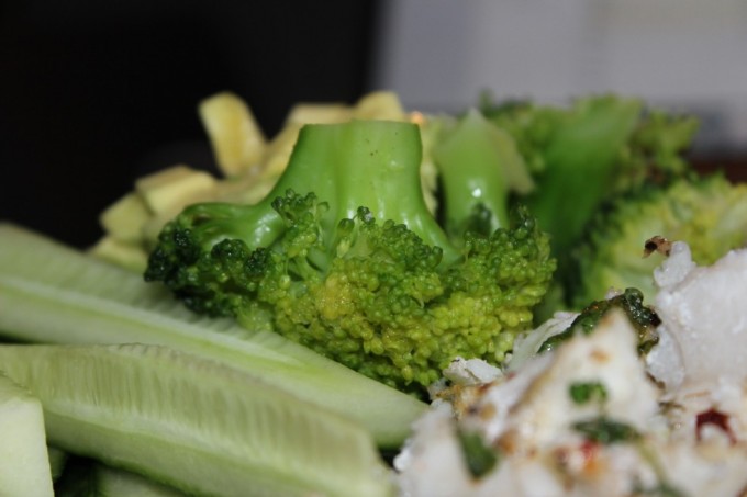 Broccoli, torsk, avocado, agurk