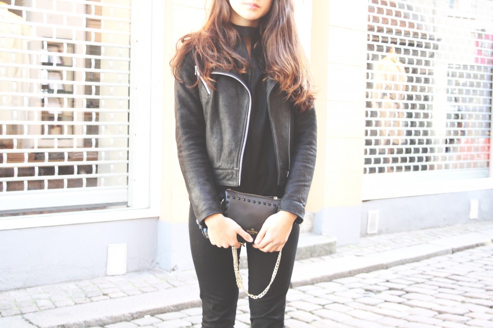 outfit of the day, ootd, fashionbloger, fashionblog, blog, blogging, blogger, fashion, lifestyle blog, fashion and lifestyle blog, how to wear a leather jacket, biker leather jacket, won hundred leather jacket, all black outfit