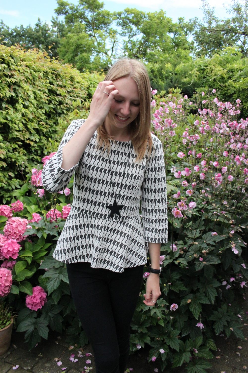 tigger Intervenere Rafflesia Arnoldi Outfit #29 – Vero Moda bluse | Mode | Simone Damsfeld