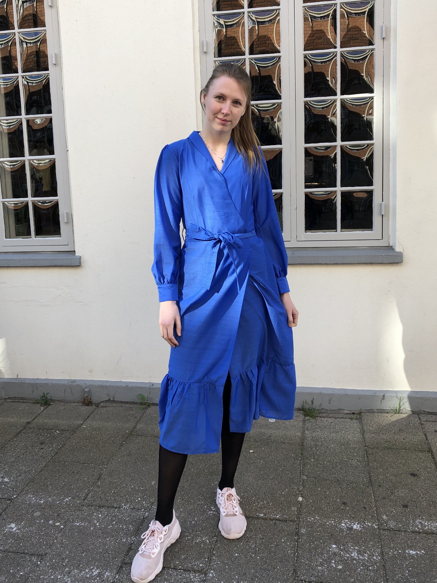 Outfit #115 – Den perfekte blå kjole | Mode | Simone Damsfeld